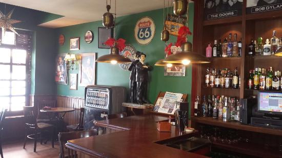 Cuatro Rosas Bar